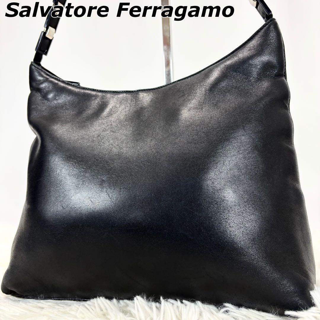美品✨フェラガモ ショルダーバッグ ワンショルダー 肩かけ 手持ち イタリア製