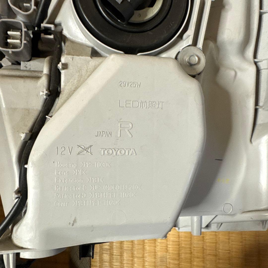 ハイエース　ヘッドライト　TOYOTA 純正加工　インナーブラック　左右セット