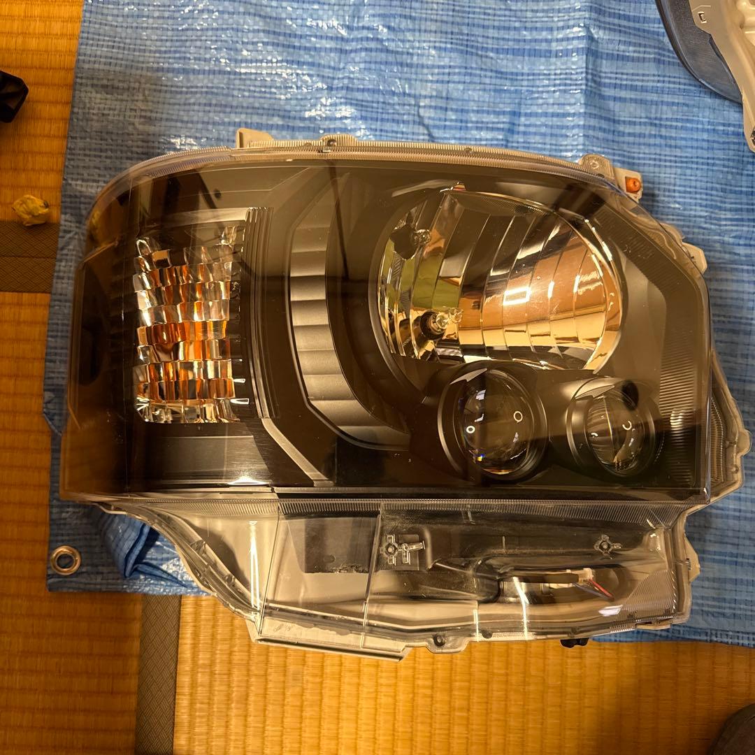 ハイエース　ヘッドライト　TOYOTA 純正加工　インナーブラック　左右セット