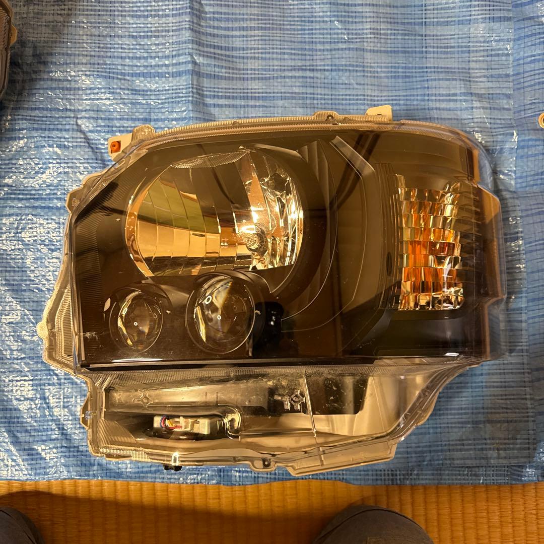 ハイエース　ヘッドライト　TOYOTA 純正加工　インナーブラック　左右セット