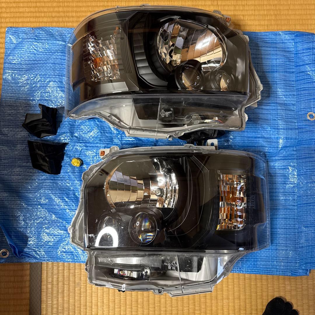 ハイエース　ヘッドライト　TOYOTA 純正加工　インナーブラック　左右セット