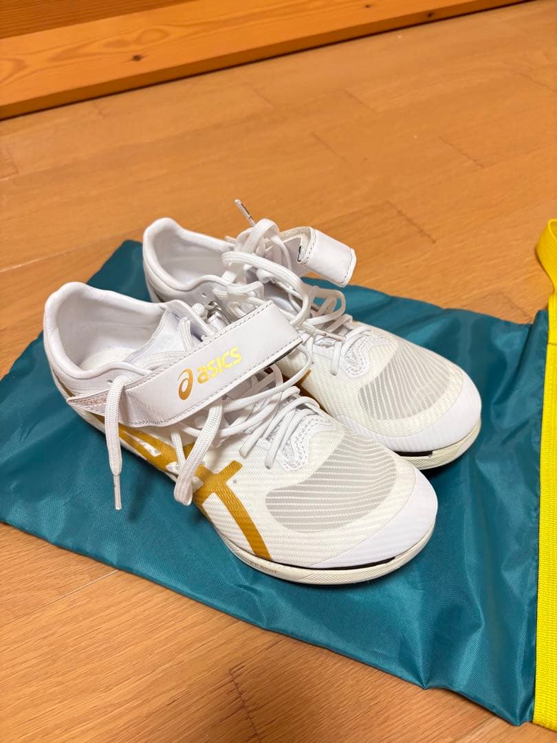asics 跳躍スパイクシューズ ホワイト/ゴールド