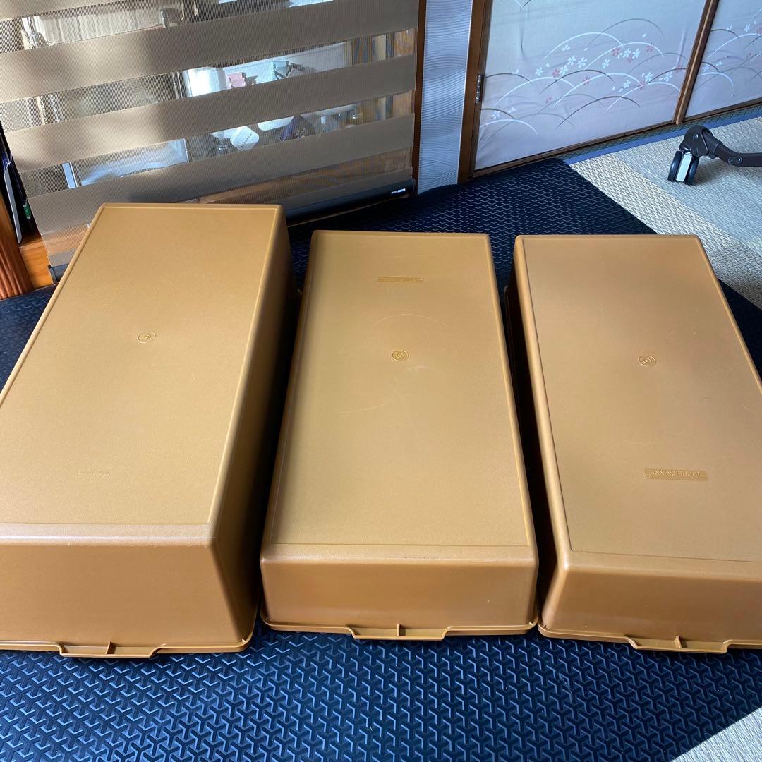 タッパーウェアの衣装ケース　3個セット