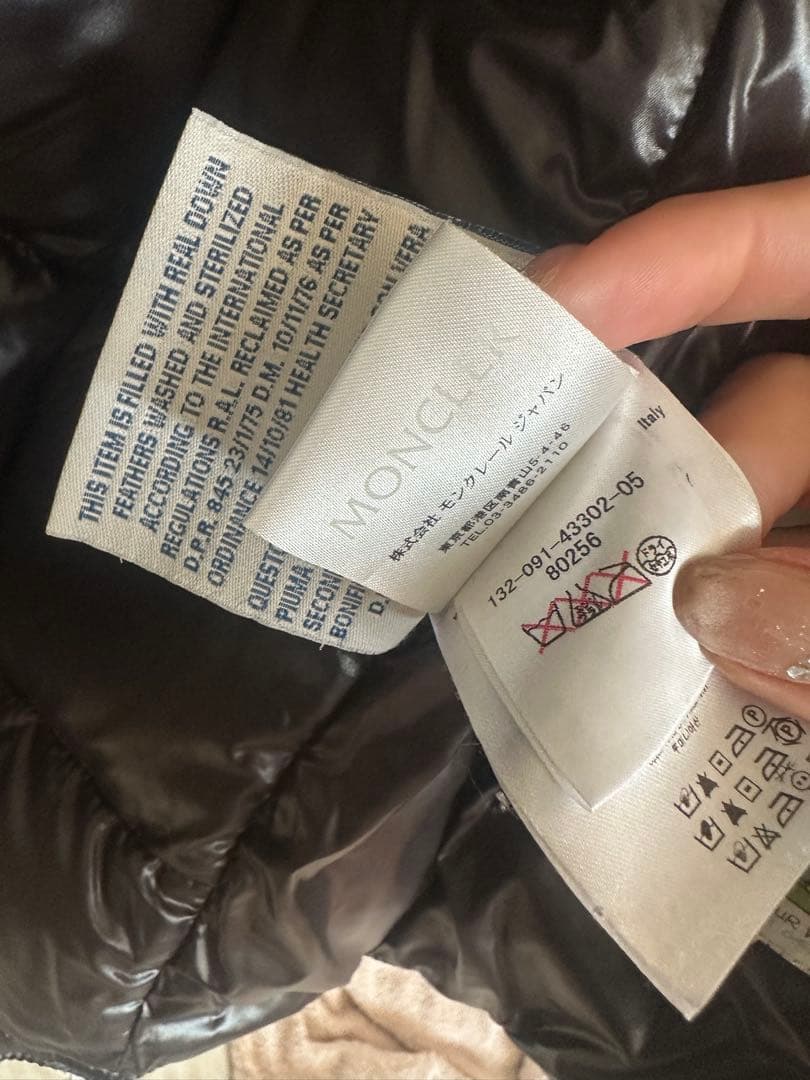 MONCLER フード付きグレーダウンベスト