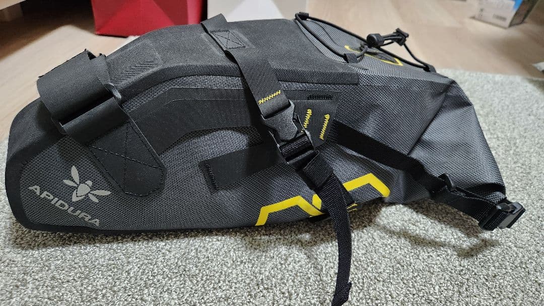 アピデュラ　サドルバッグ　9L