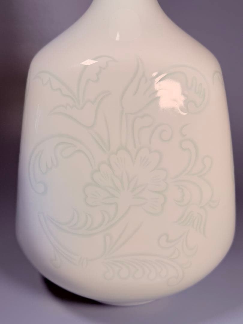 人間国宝　井上萬二作　青白磁彫文面取　大作　36㎝　販売価格120万円　本物保証