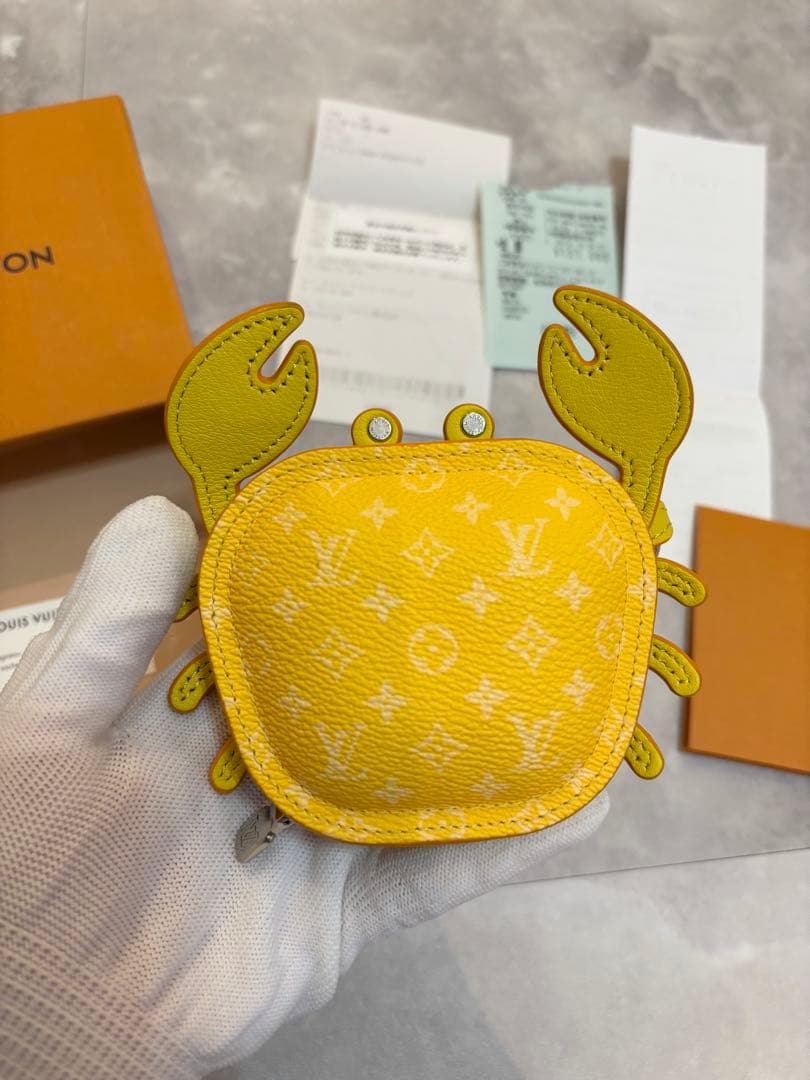 mina様未使用に近いルイヴィトン　バッグチャーム・AirPodsケース　LV