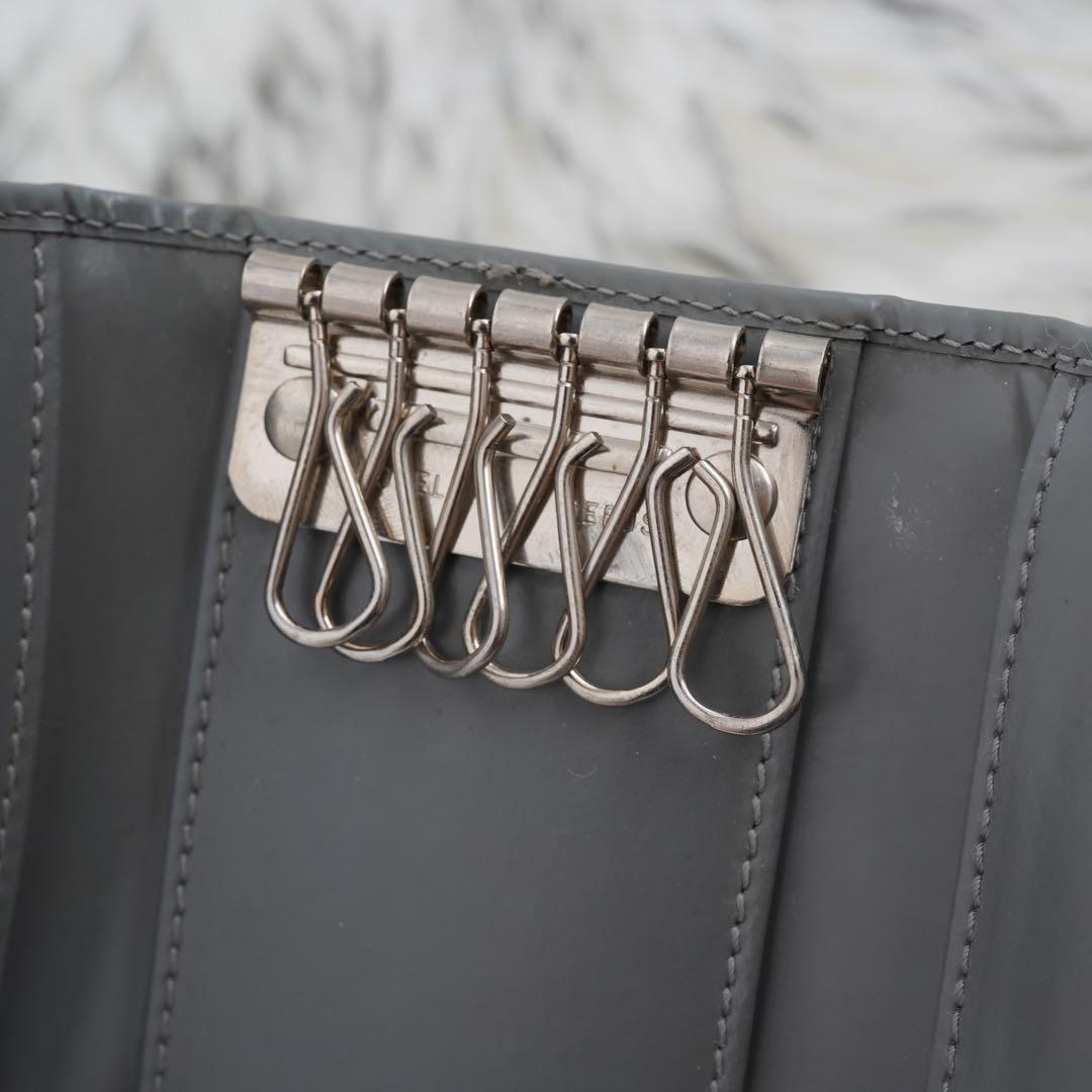 極美品　箱付き　PRADA プラダ　キーケース　三角プレート　トライアングル