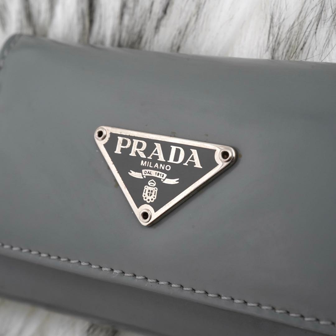 極美品　箱付き　PRADA プラダ　キーケース　三角プレート　トライアングル