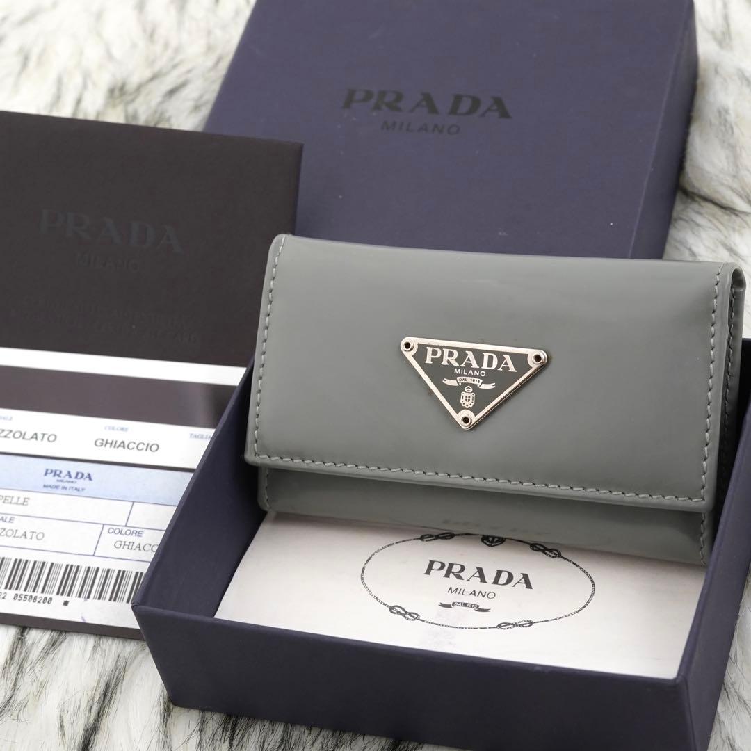 極美品　箱付き　PRADA プラダ　キーケース　三角プレート　トライアングル