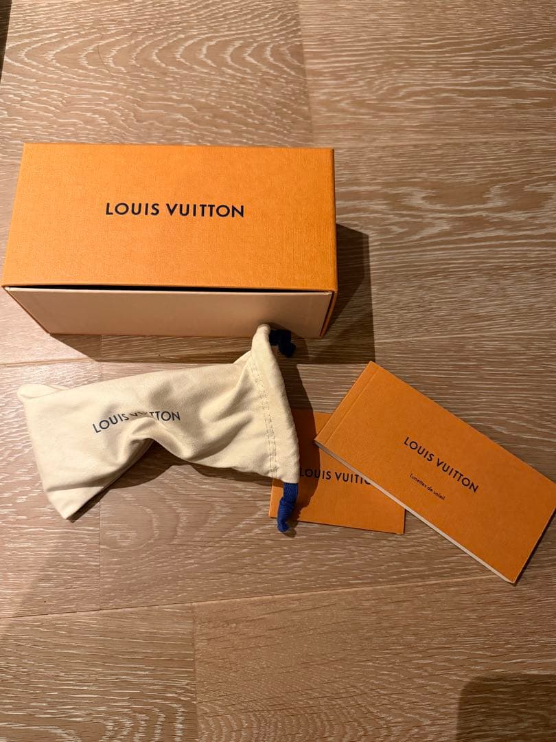 レ*ア様 LOUIS VUITTON ブラック サングラス