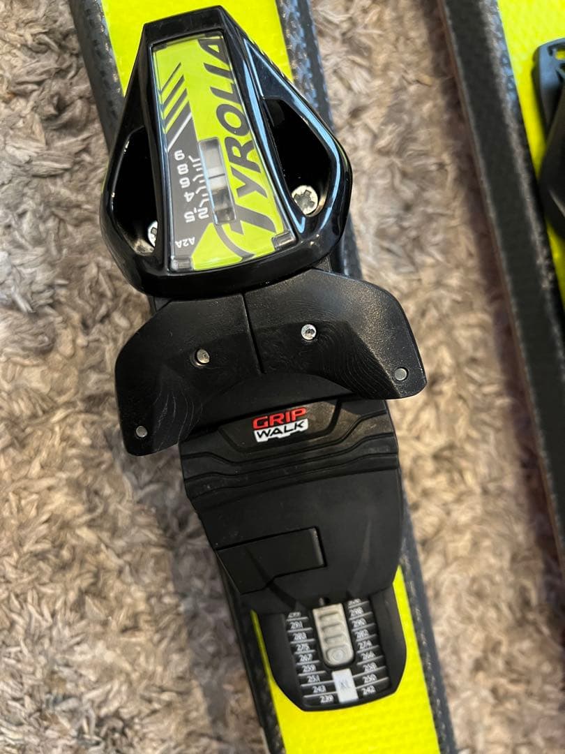 シュトロイレ　スキー板160