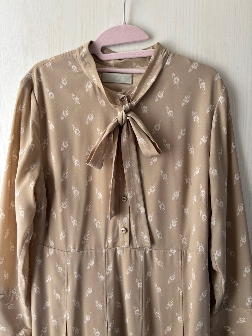 CELFORD リボン付きベージュワンピース