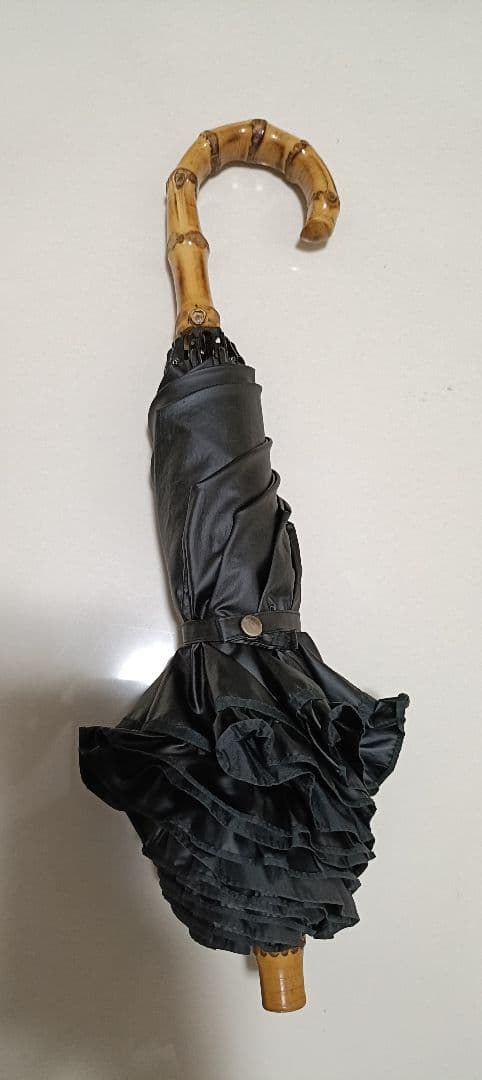 サンバリア100　折りたたみ日傘 　ブラック　フリルがエレガント