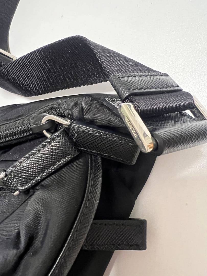 【もっと週末限定割引】PRADA Re-Nylon ボディバッグ 黒 正規品