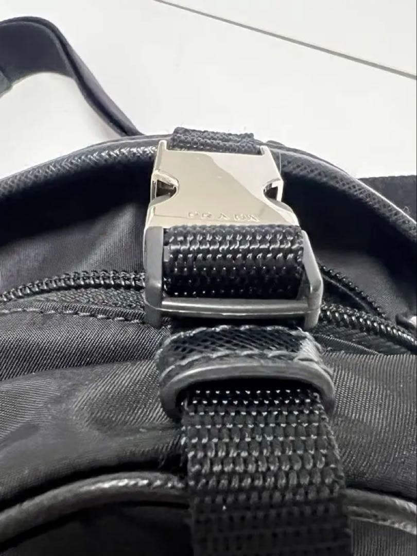 【もっと週末限定割引】PRADA Re-Nylon ボディバッグ 黒 正規品