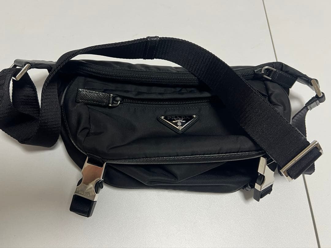 【もっと週末限定割引】PRADA Re-Nylon ボディバッグ 黒 正規品