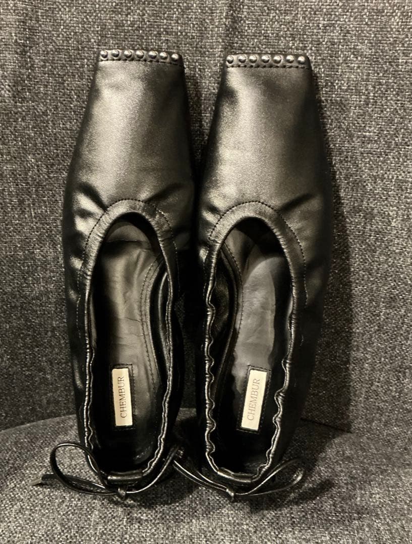 CHEMBUR スクエアフラットシューズ