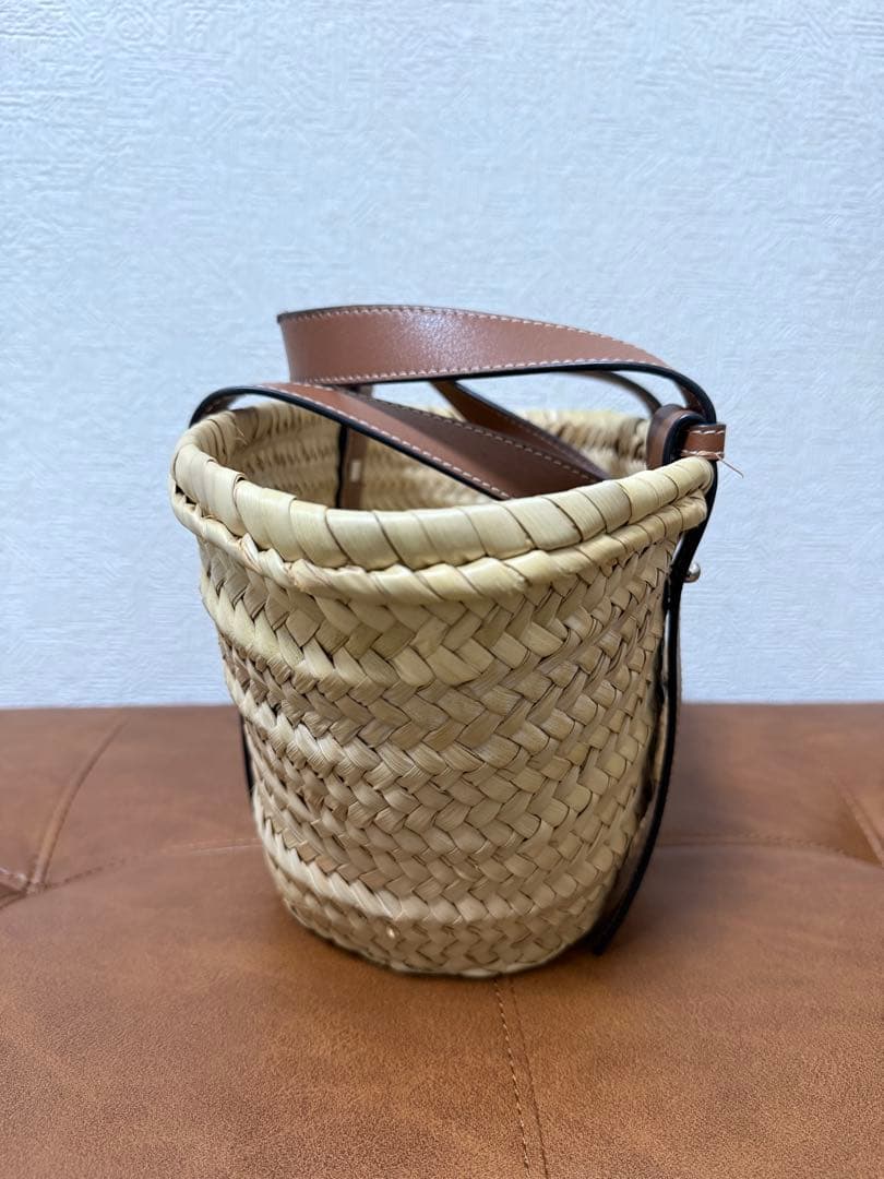 LOEWE ロゴ付き ストローかごバッグ