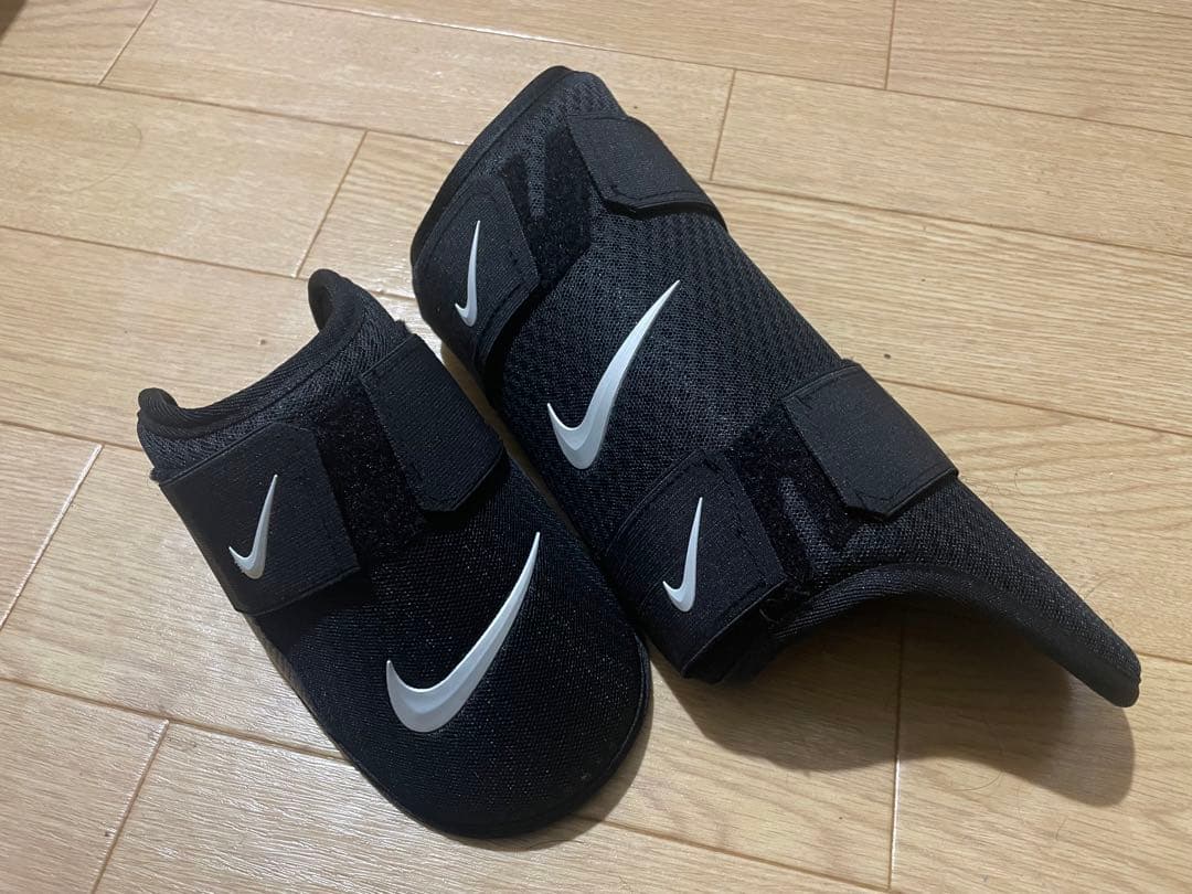 ナイキ NIKE エルボーガードフットガードセット