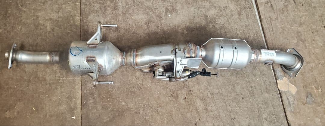 新品　純正　プリウス　50 触媒　エキゾーストパイプ　フロントパイプ 4