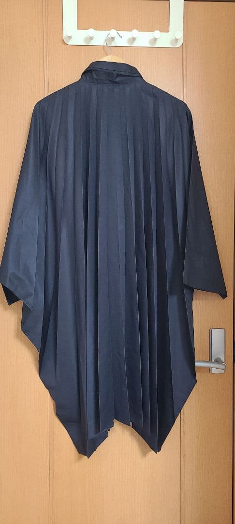 me ISSEY MIYAKE プリーツコート　ネイビー