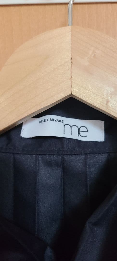 me ISSEY MIYAKE プリーツコート　ネイビー