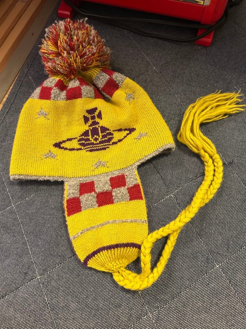 Vivienne Westwood ニット帽 ヴィヴィアン イエロー ポンポン