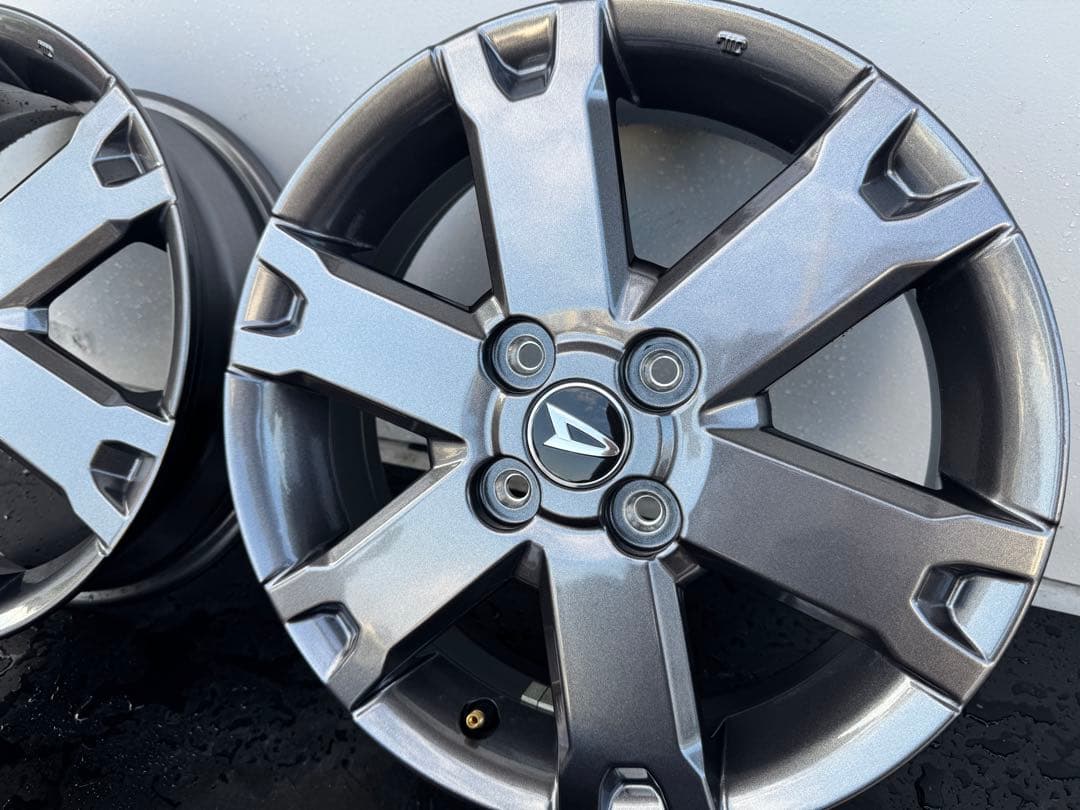 新車外し‼︎ タフト　純正 15インチホイール　グレー　センターオーナメント付き①