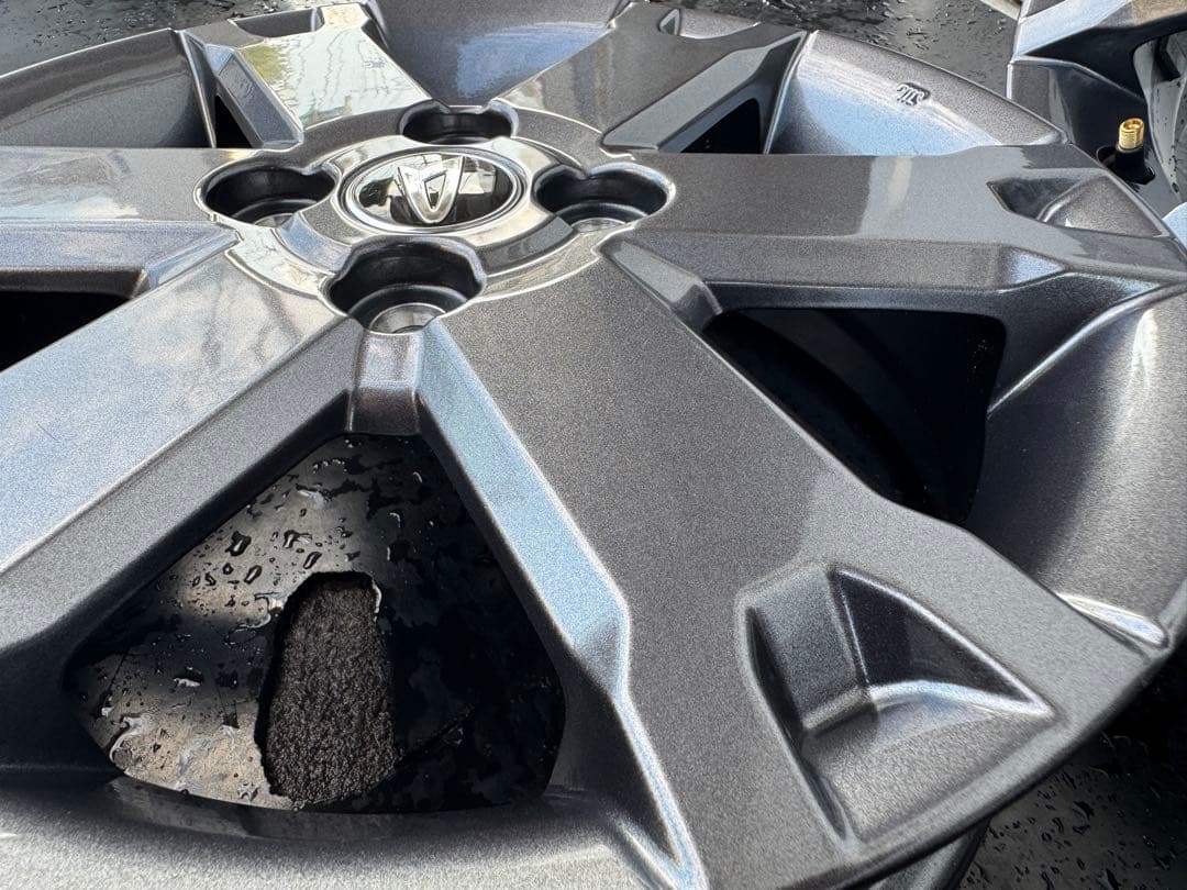 新車外し‼︎ タフト　純正 15インチホイール　グレー　センターオーナメント付き①