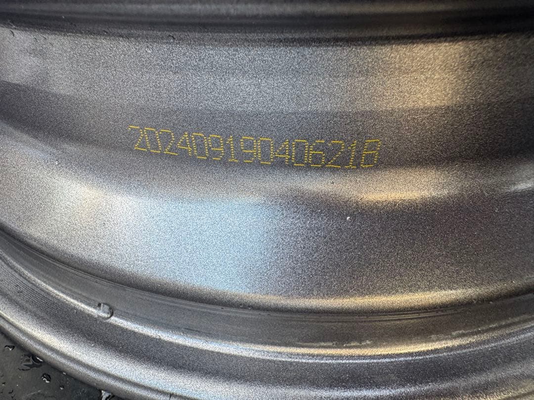 新車外し‼︎ タフト　純正 15インチホイール　グレー　センターオーナメント付き①