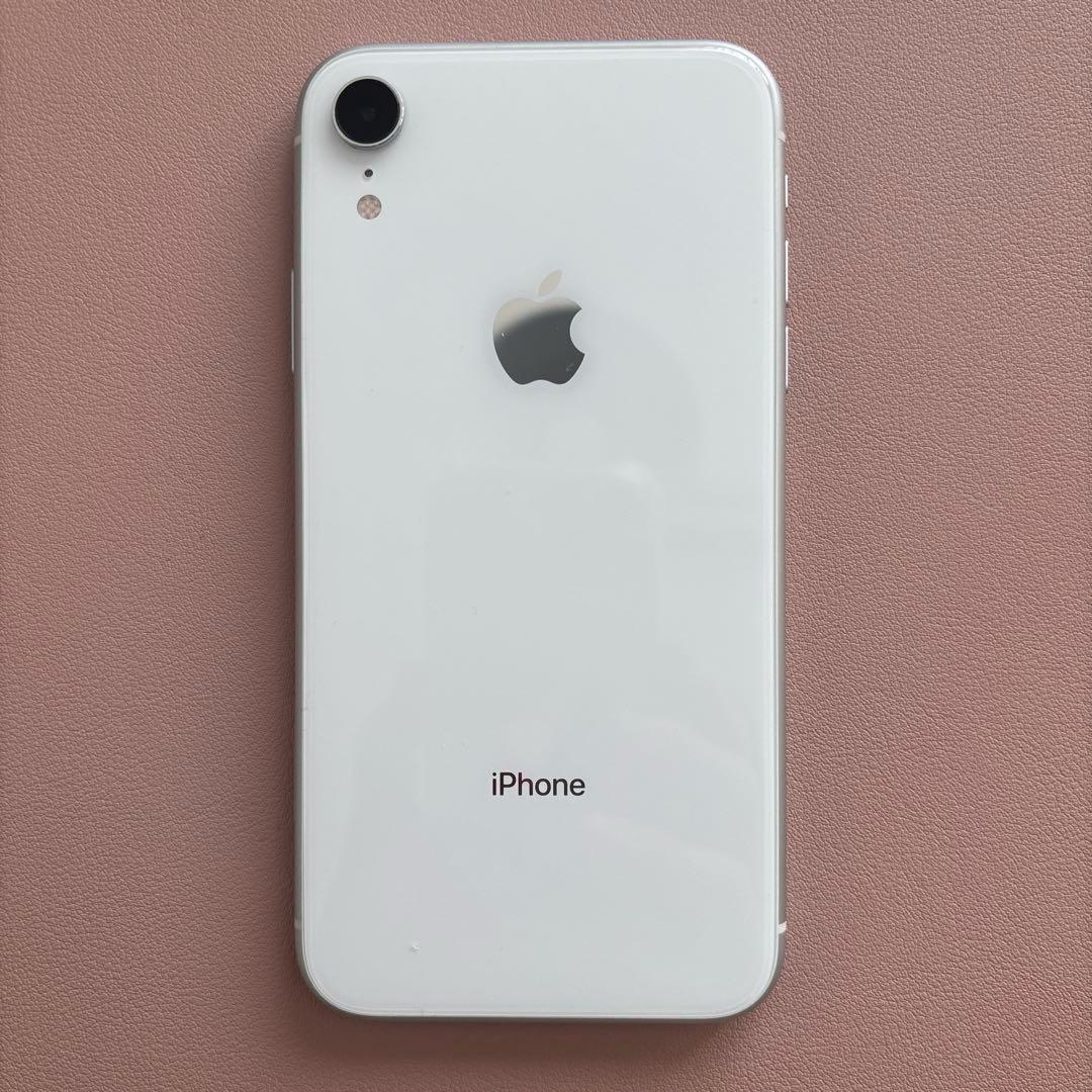iPhone XR ￼ 64GB ホワイト　本体　（新品ケース付き）