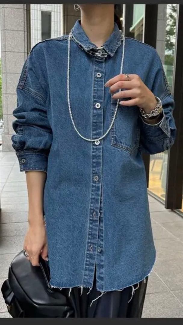 《美品》ドゥドゥ　人気カラー　ダメージデニムシャツ ブルー