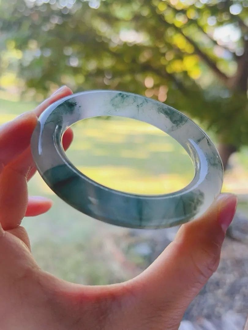 氷飄花　翡翠色バングル　新疆産天然天山翠玉　氷翠バングル　55.5 訳あり値段