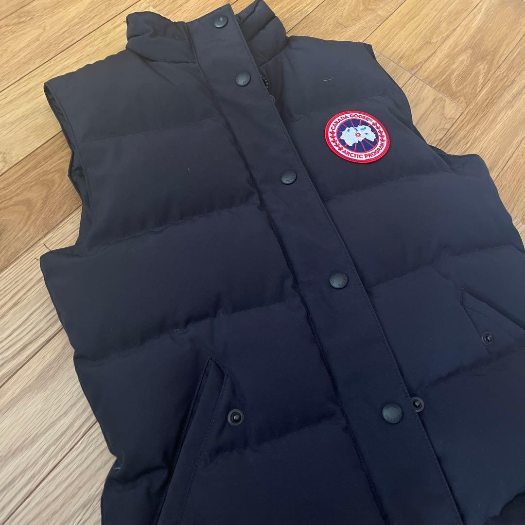 カナダグースダウンベスト