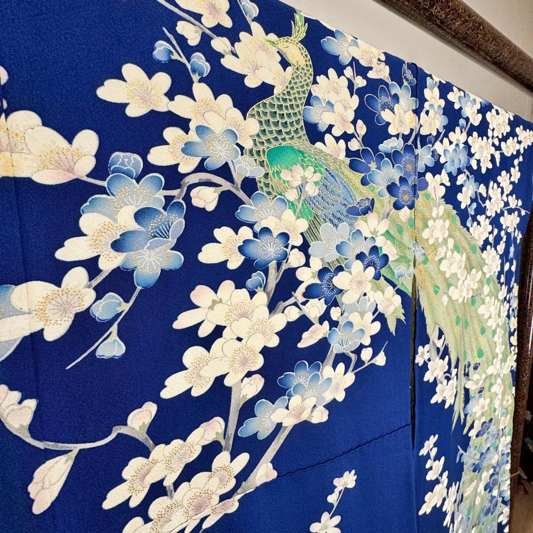 美品　振袖　現代　振袖　成人式　着物　163裄66 青　黄緑　水色　梅柄　孔雀柄