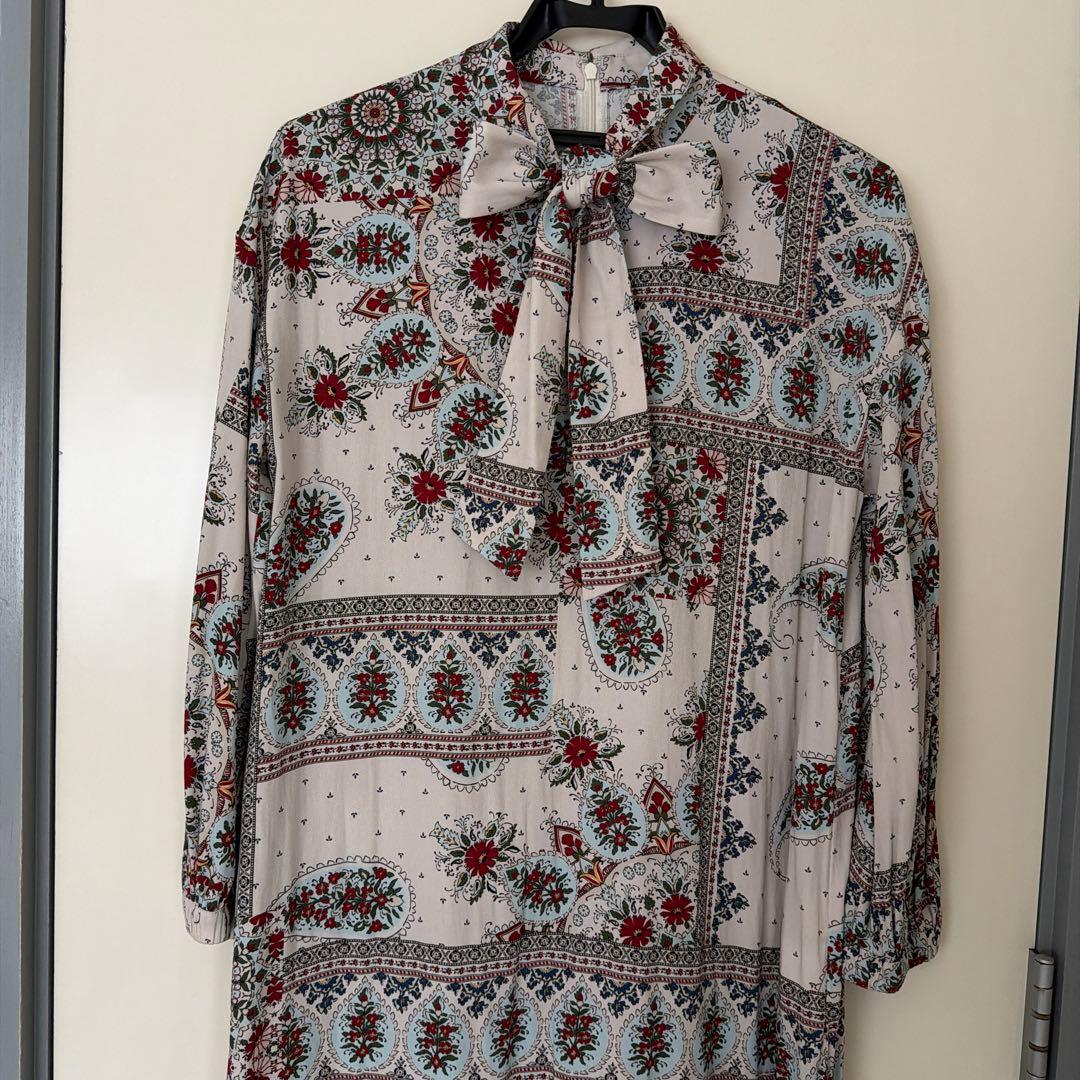 グレースコンチネンタルの花柄ペイズリーリボン付きワンピース