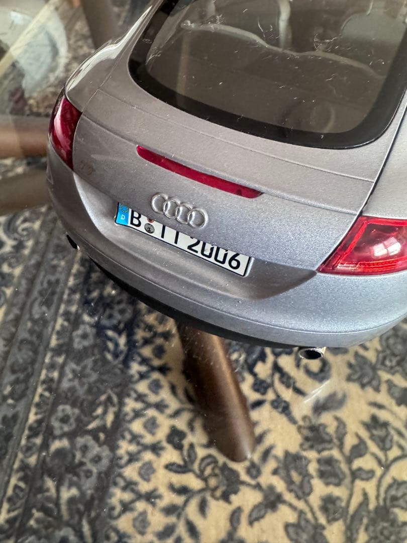 Audi TT シルバー ミニカー 1/18