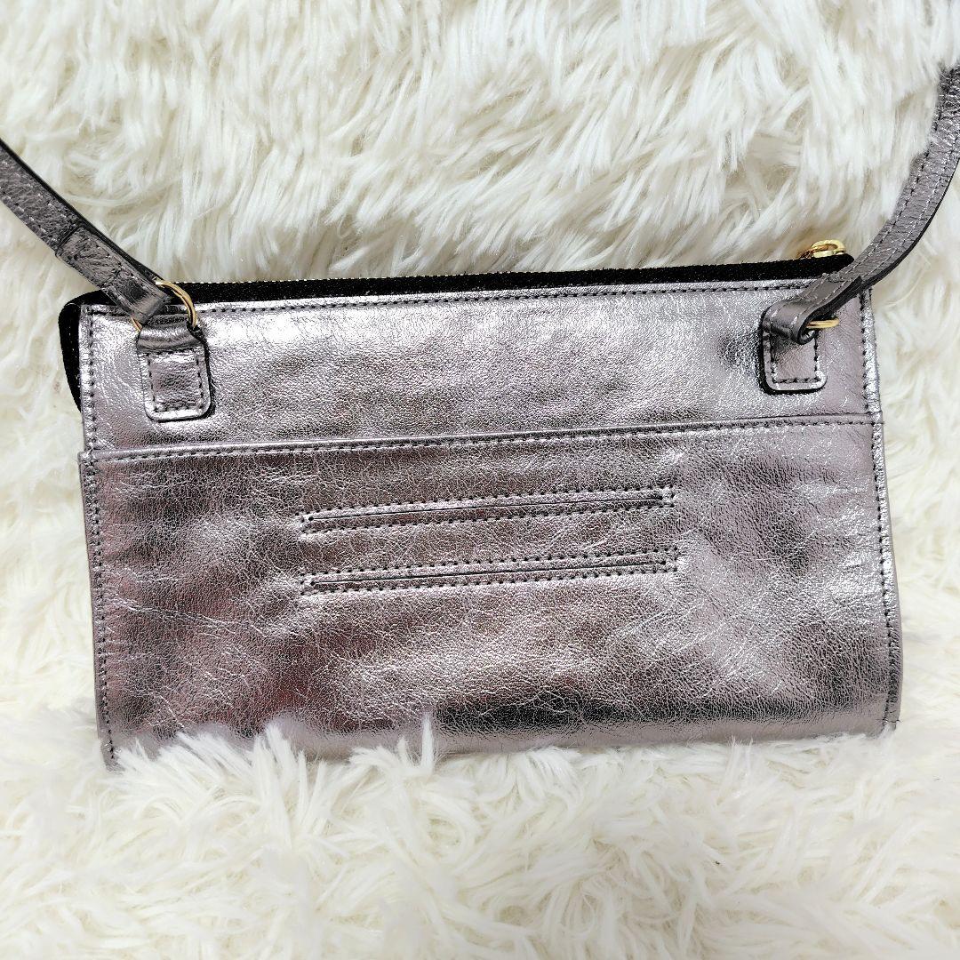 VIOLAd'OROヴィオラドーロメタリックレザー 横型スマートフォンポシェット