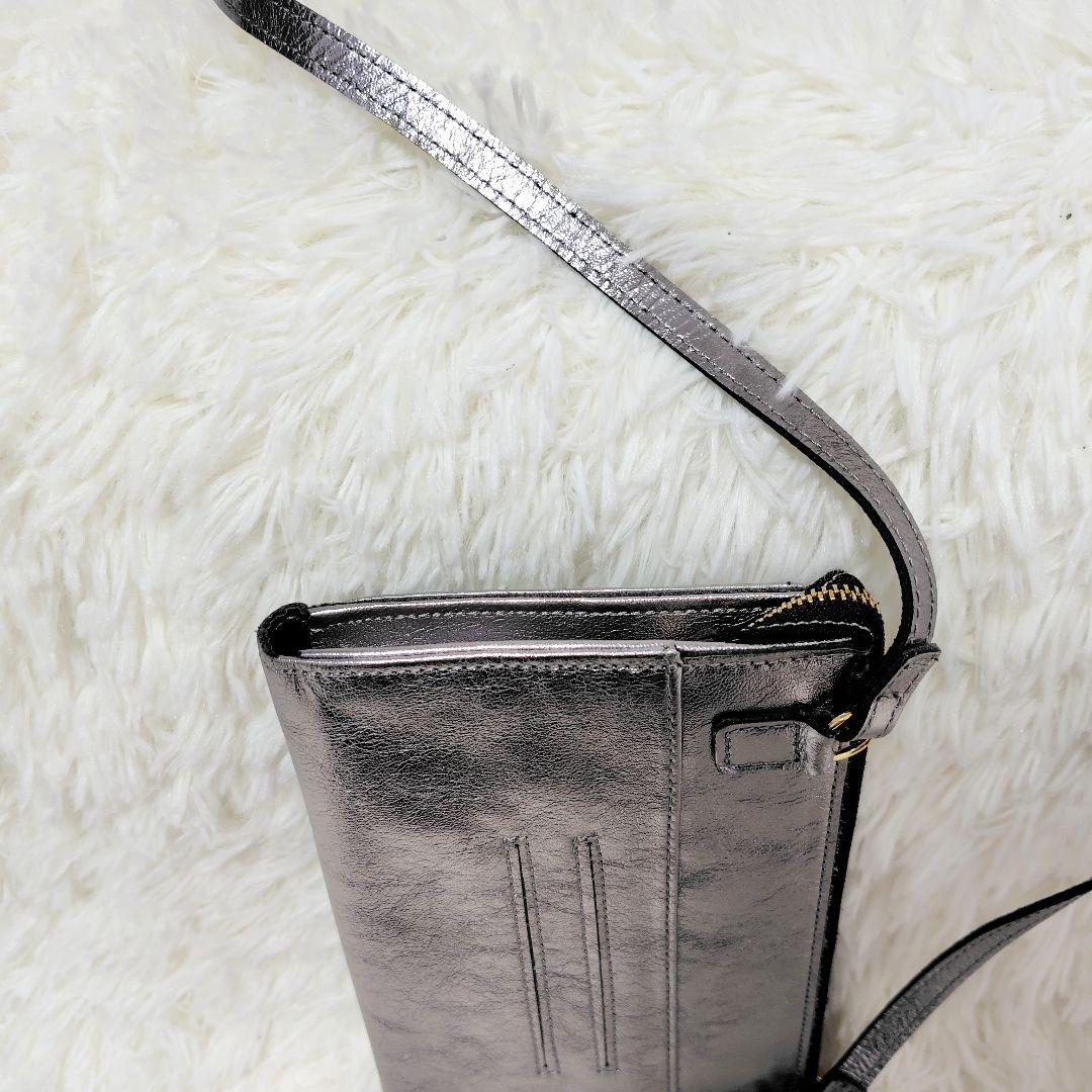 VIOLAd'OROヴィオラドーロメタリックレザー 横型スマートフォンポシェット