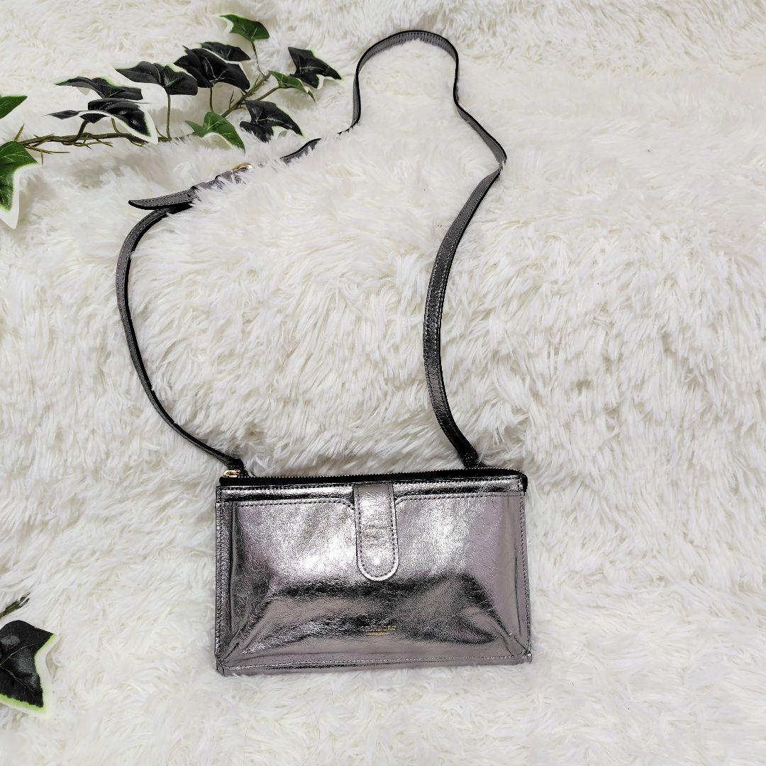 VIOLAd'OROヴィオラドーロメタリックレザー 横型スマートフォンポシェット