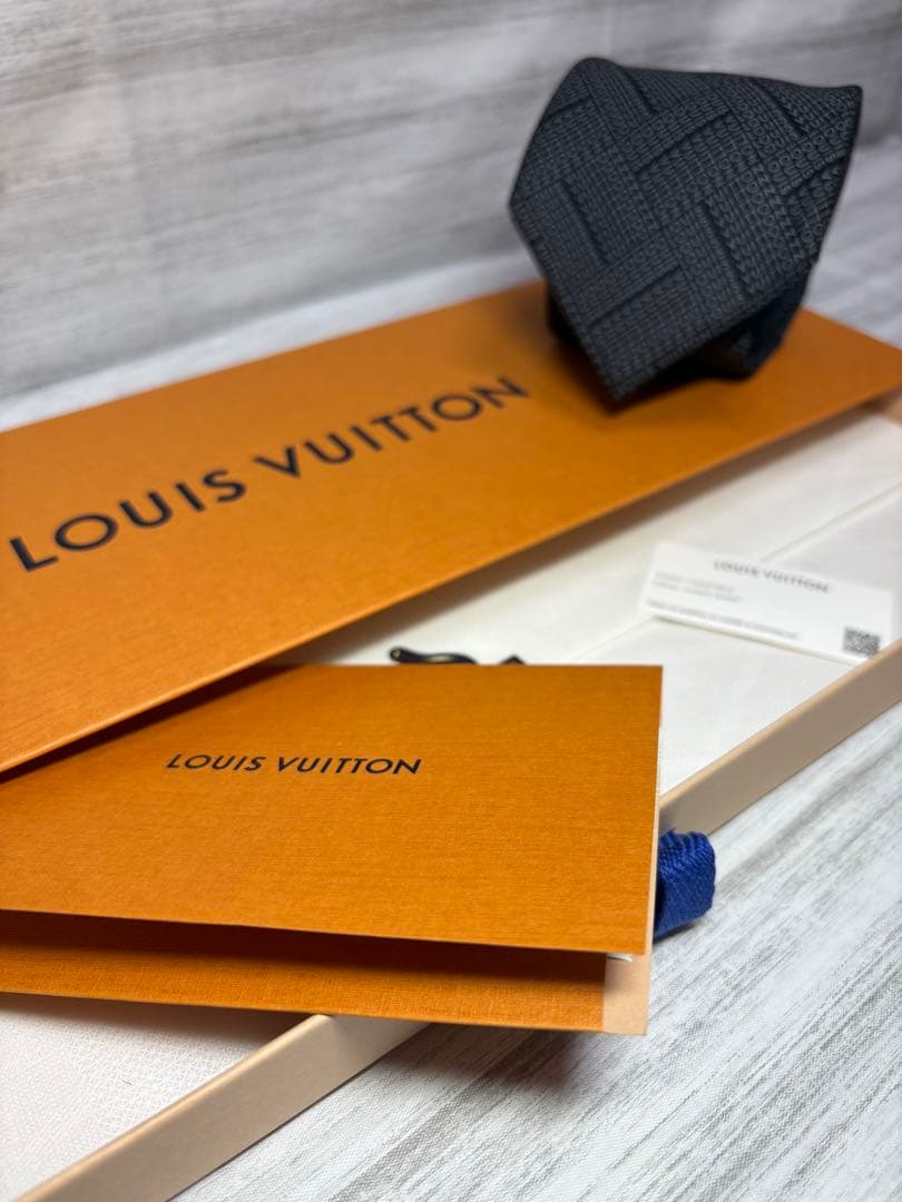 最終値下極美品 LOUIS VUITTON ルイヴィトンネクタイ ロゴグラム 黒