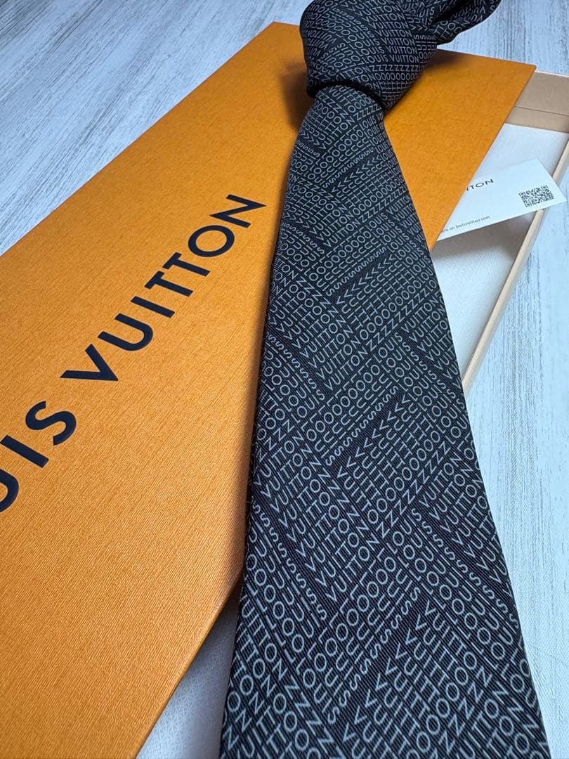 最終値下極美品 LOUIS VUITTON ルイヴィトンネクタイ ロゴグラム 黒