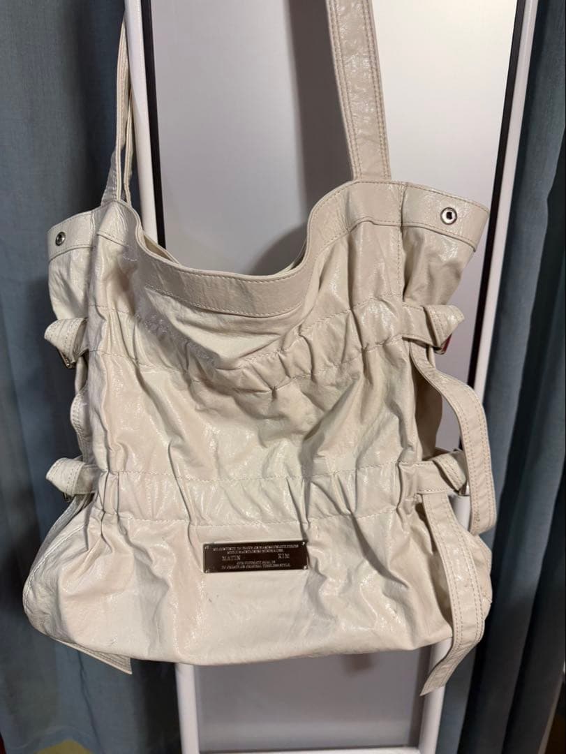 MATIN KIM FAUX LEATHER SEASHELL ショルダーバッグ