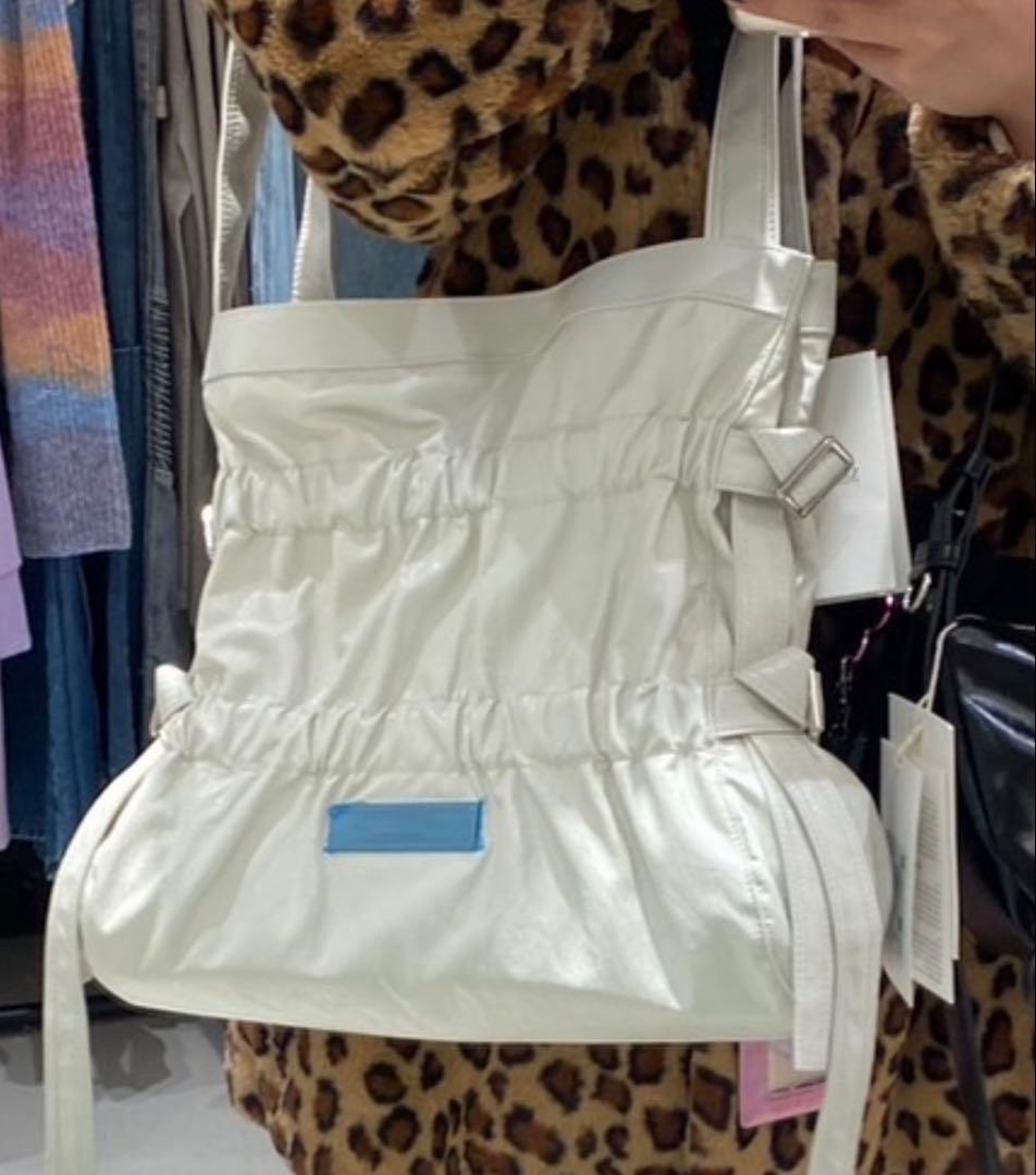 MATIN KIM FAUX LEATHER SEASHELL ショルダーバッグ