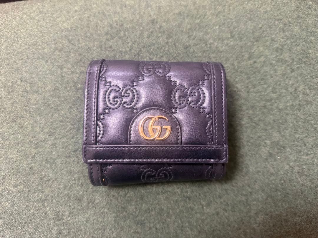 GUCCI 二つ折り財布 黒 レザー