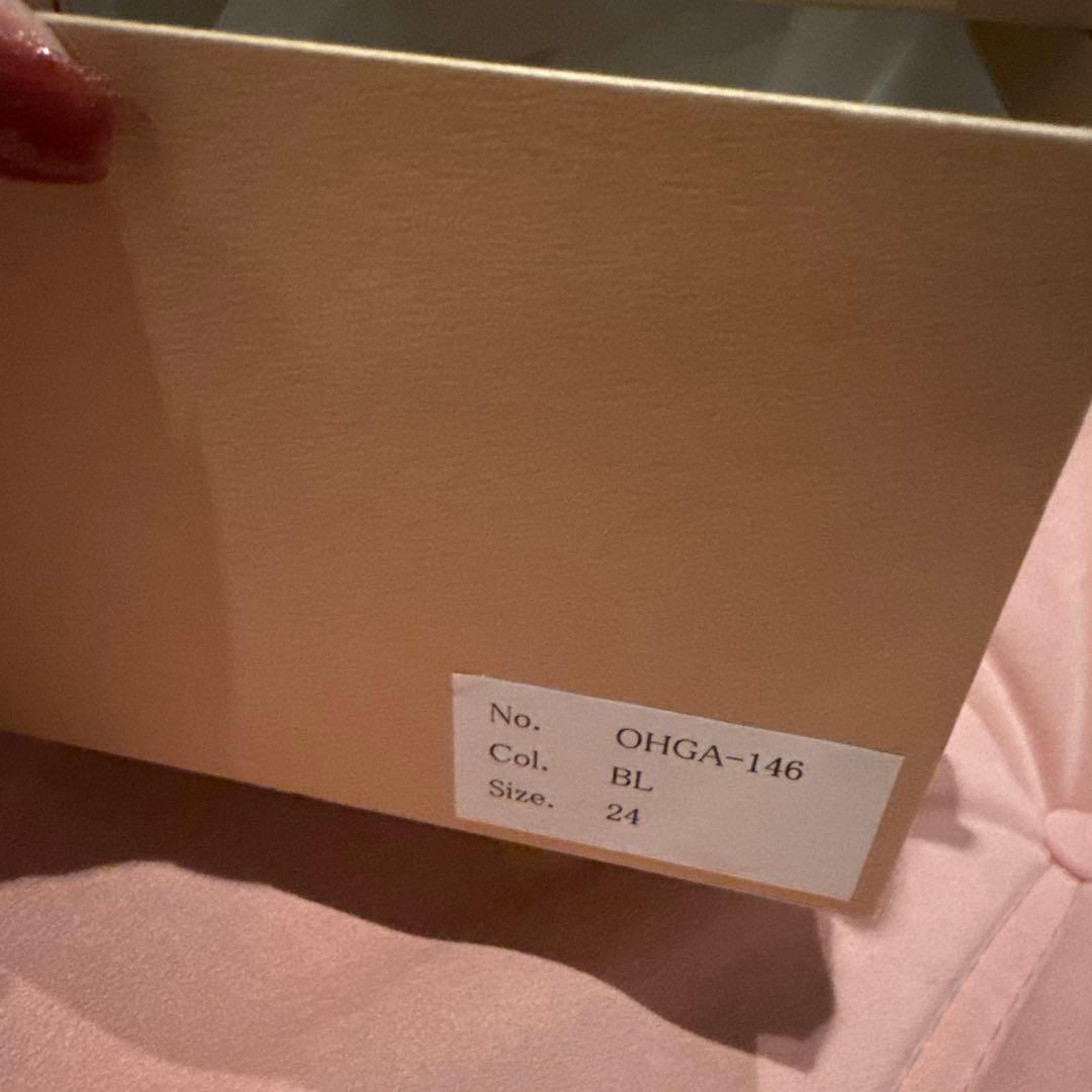 ビジュー付き黒フラットシューズ　OHGA