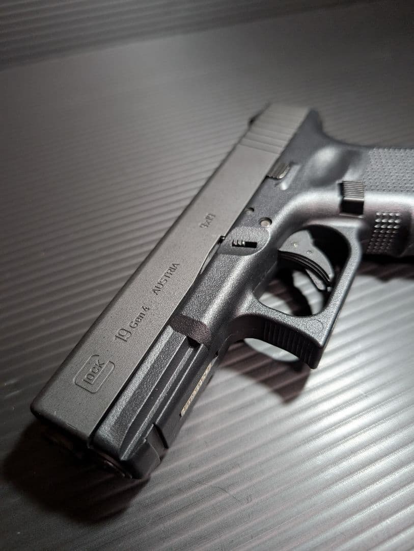 東京マルイ グロック19 GEN4 予備マガジン付き