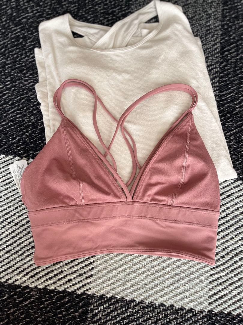 Lululemon ヨガ／ピラティス トップス 3点セット（Size 4）