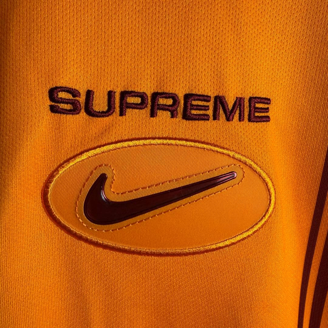 【限定コラボ】シュプリーム×ナイキ☆刺繍ロゴ入りサッカーシャツ　美品